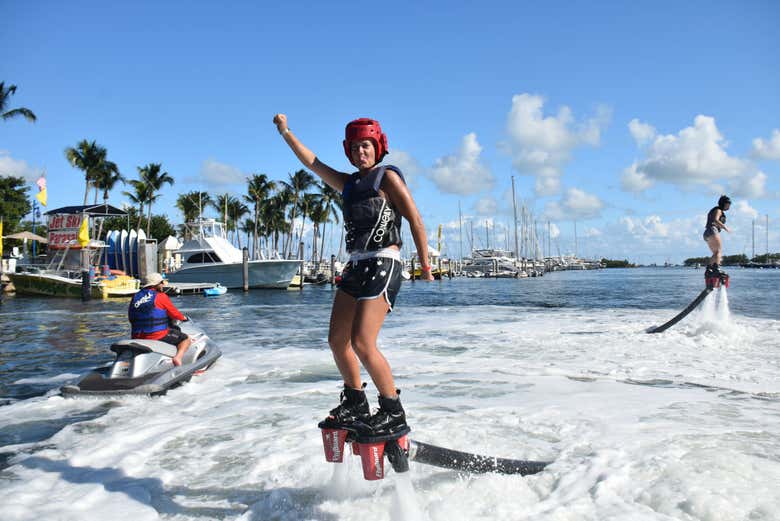 Desfrutando da experiência de flyboard