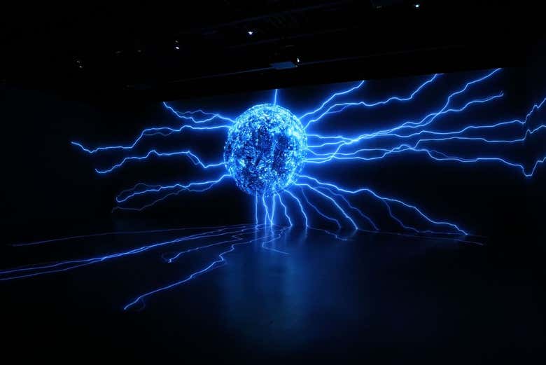 Uma esfera peculiar com energia no ArtXSpace