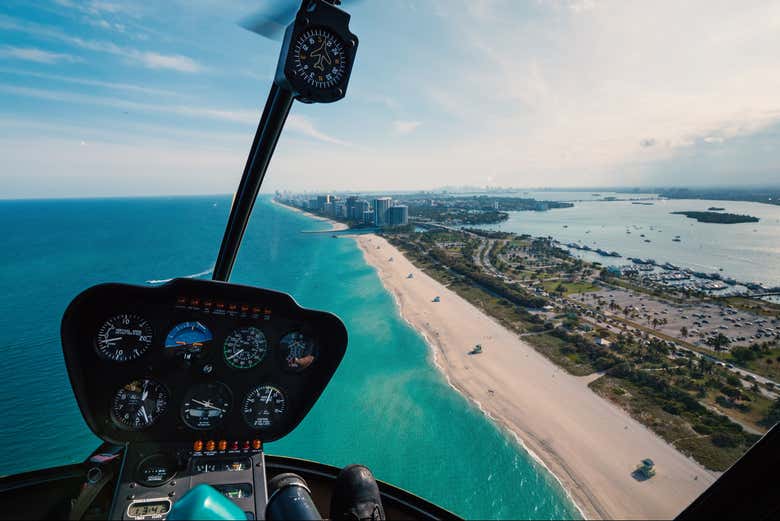 Voando sobre a costa de Miami